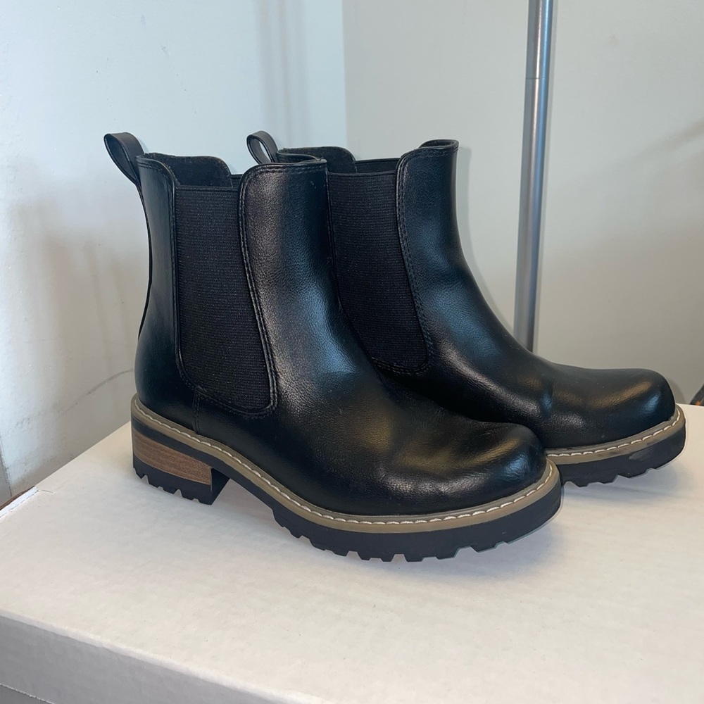 Black Chelsea Boots